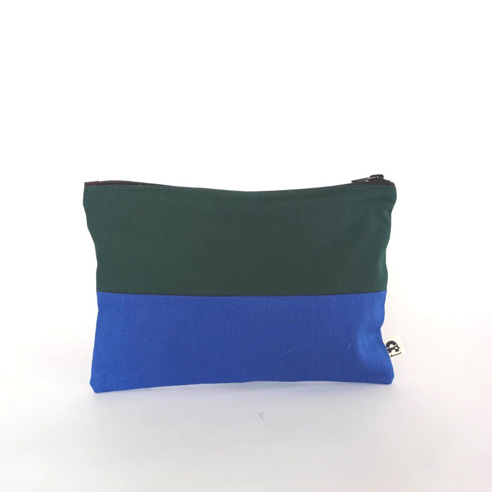 Pochette en tissu 100% upcyclé, pour donner une seconde vie aux textiles,  pour des accessoires mode plus éco responsables. Fabriquée artisanalement en France 