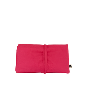 La pochette à bijoux de voyage de la Machine à récup' est un accessoire conçu avec des tissus issus du réemploi et cousu avec la participation d'ateliers de couture solidaires en Sarthe