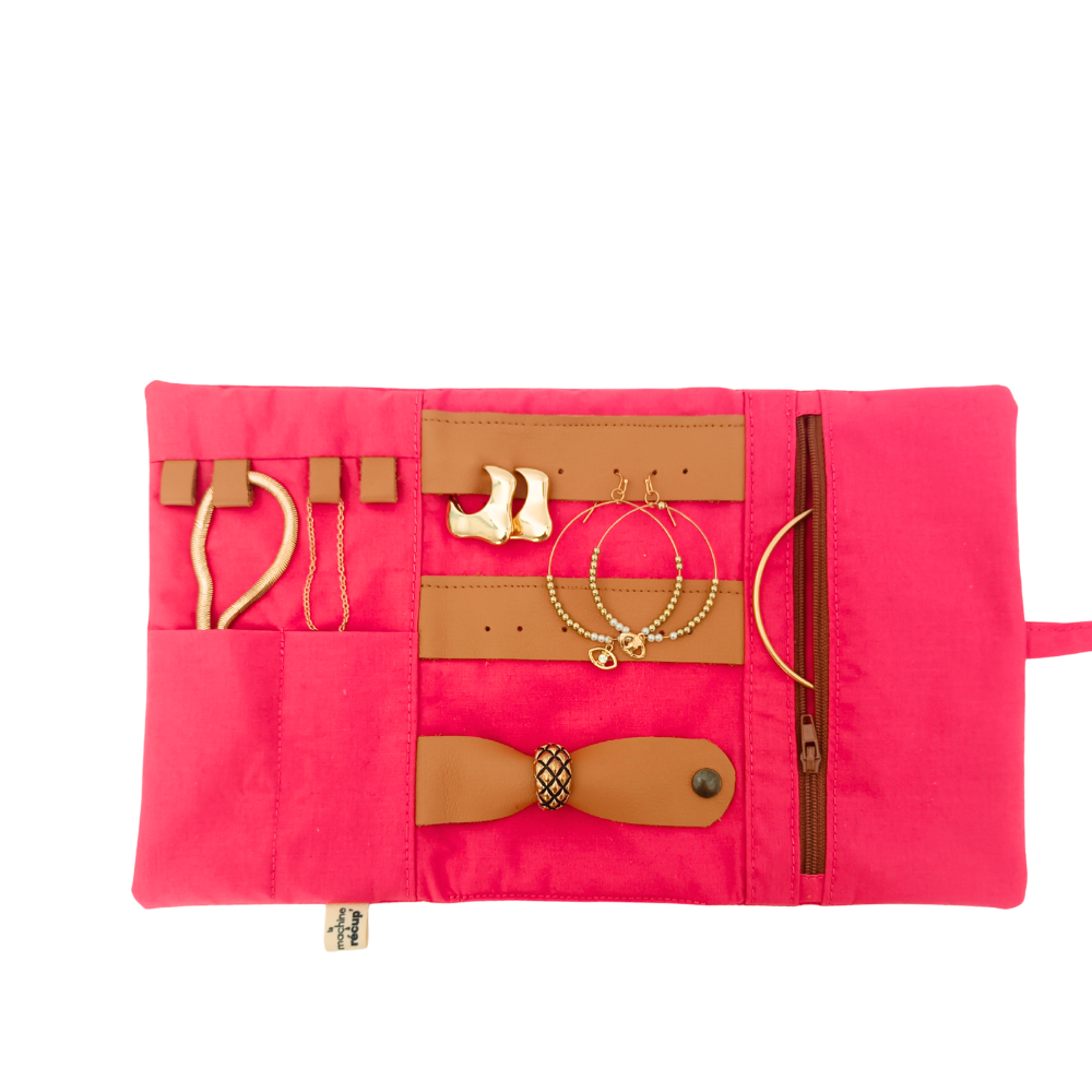 pochette écoresponsable pour les bijoux de la marque la Machine à récup', qui revalorise des tissus de de2nde main dans des ateliers de couture solidaires 