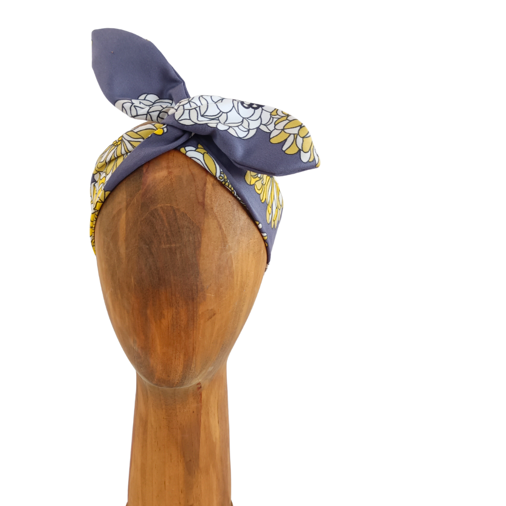 La Machine à récup' propose des accessoires écoresponsables et upcyclés cousus avec la participation d'ateliers de couture solidaires, comme cet accessoire cheveux tendance