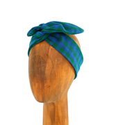 Le bandeau avec fil de fer de la Machine à récup' est un accessoire écoresponsable et éthique, taillé dans des tissus issus du réemploi  et cousu avec la participation d'ateliers de couture solidaires.