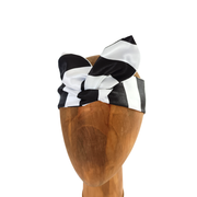 bandeau cheveux confortable noir et blanc de la marque écoresponsable La Machine à récup qui revalorise des tissus avec la participation d'ateliers solidaires.