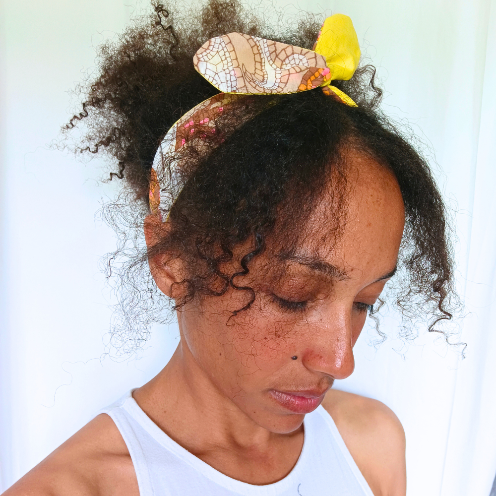 Bandeau magique pour chignon  de la marque écoresponsable La Machine à récup qui revalorise des tissus avec la participation d'ateliers solidaires.