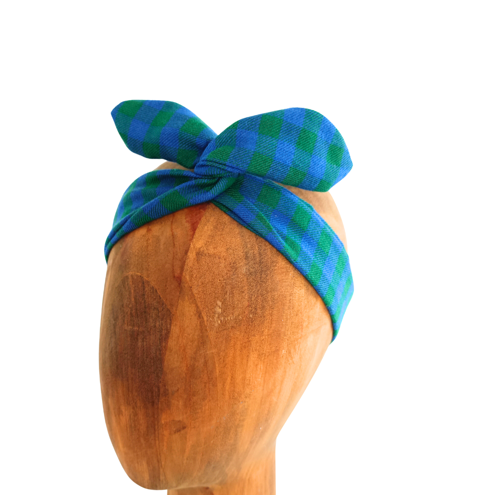 Le bandeau rigide pour les cheveux pour femme, de la Machine à récup' est un accessoire écoresponsable et éthique, taillé dans des tissus issus du réemploi  et cousu avec la participation d'ateliers de couture solidaires.