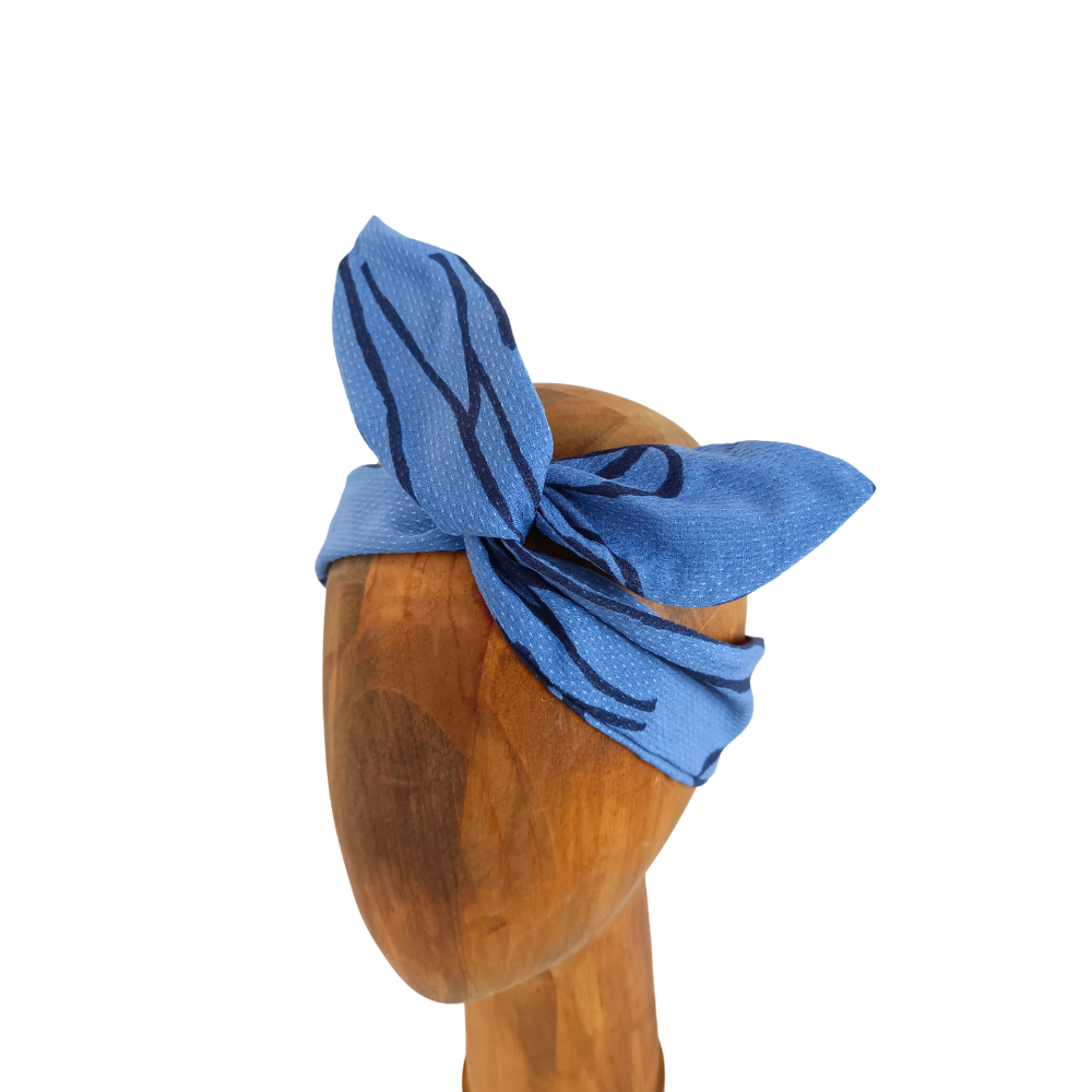 La Machine à récup' propose des accessoires écoresponsables et upcyclés cousus avec la participation d'ateliers de couture solidaires, comme ce bandeau stylé pour cheveux