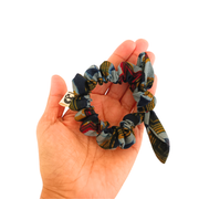 Le chouchou avec petit nœud de la Machine à récup' est un accessoire conçu avec des tissus issus du réemploi et cousu avec la participation d'ateliers de couture solidaires en Sarthe