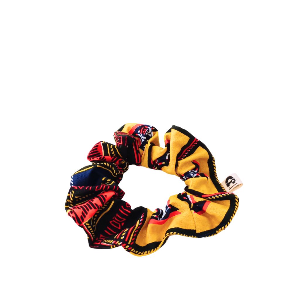 Le chouchou écoresponsable de la Machine à récup' est un accessoire conçu avec des tissus issus du réemploi et cousu avec la participation d'ateliers de couture solidaires en Sarthe