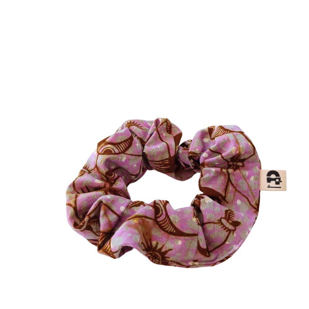 Le chouchou mode écoresponsable de la Machine à récup' est un accessoire conçu avec des tissus issus du réemploi et cousu avec la participation d'ateliers de couture solidaires en Sarthe