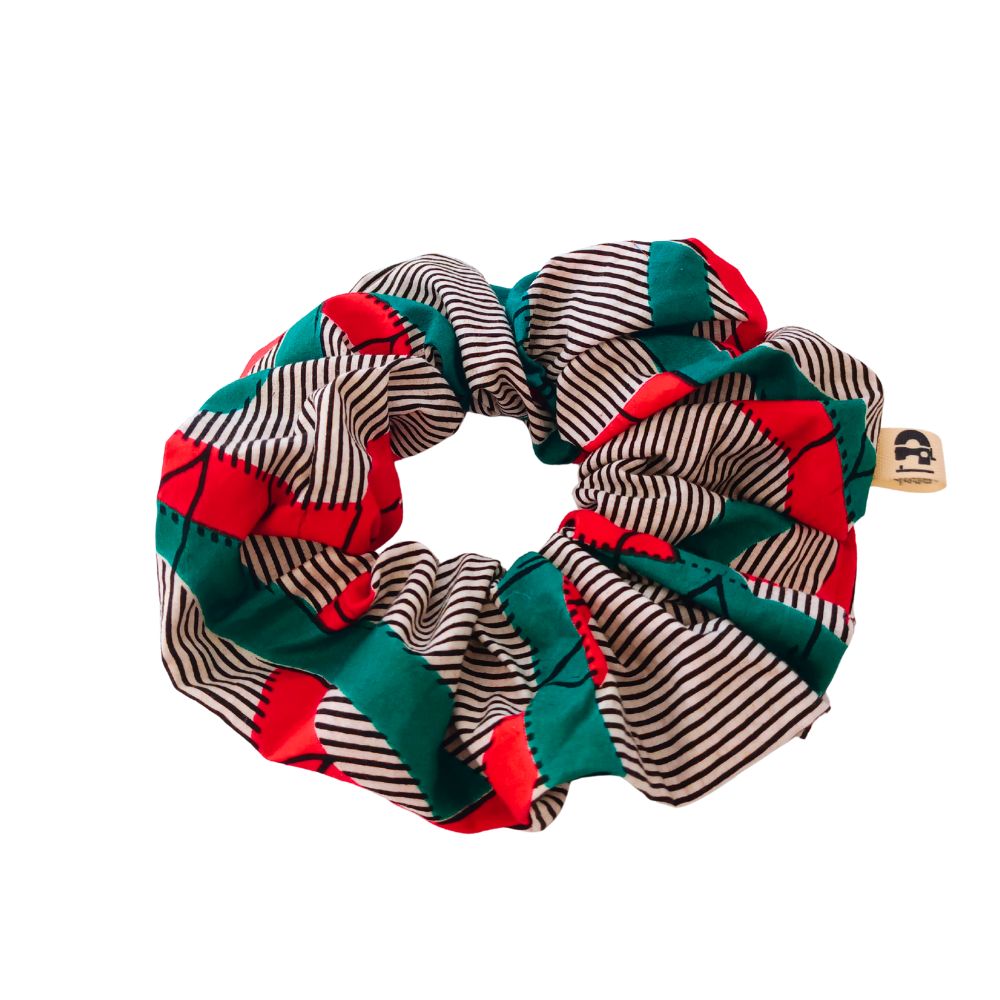 le chouchou volumineux de la Machine à récup' est un accessoire taillé dans des tissus revalorisés et conçu avec  la participation d'ateliers de couture solidaires