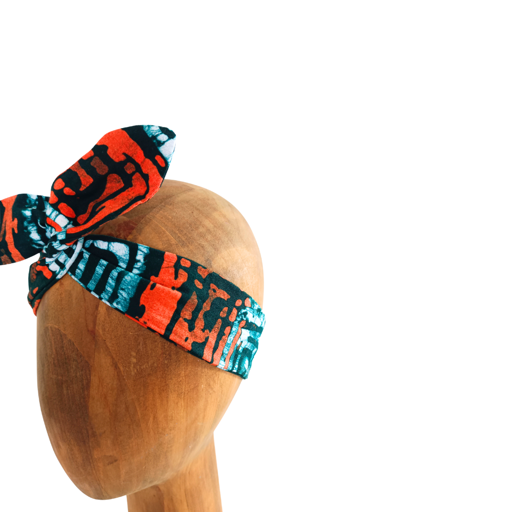 La machine à récup' avec ses accessoires cheveux écoresponsables et éthiques vous propose des idées de coiffure avec bandeau sur des cheveux longs