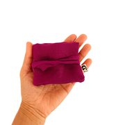 L'étui pour bijoux de la Machine à récup' est un accessoire conçu avec des tissus issus du réemploi et cousu avec la participation d'ateliers de couture solidaires en Sarthe