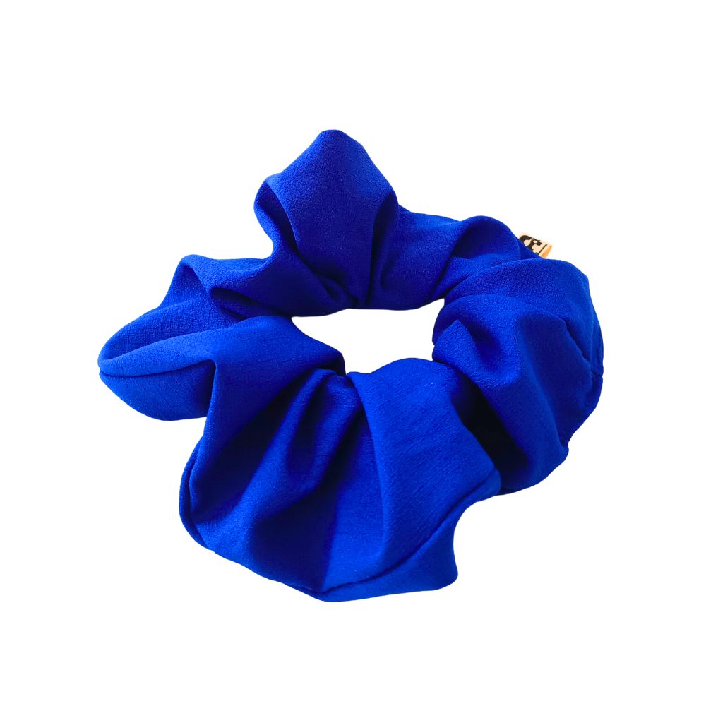 le gros chouchou de la Machine à récup' est un accessoire taillé dans des tissus revalorisés et conçu avec  la participation d'ateliers de couture solidaires