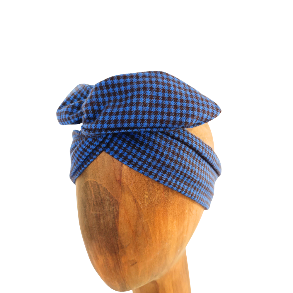 Le headband pour cheveux courts et bouclés de la Machine à récup' est un accessoire écoresponsable et éthique, taillé dans des tissus issus du réemploi  et cousu avec la participation d'ateliers de couture solidaires.