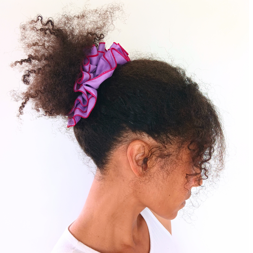 Idées coiffure afro par la marque écoresponsable La Machine à récup qui revalorise des tissus avec la participation d'ateliers solidaires.
