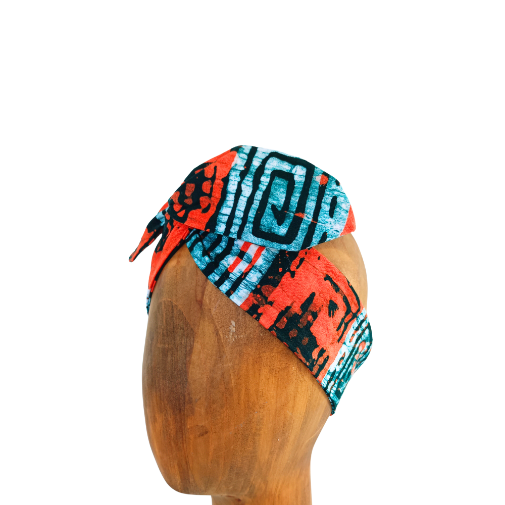 Le bandeau stylé pour cheveux de la Machine à récup' est un accessoire écoresponsable et éthique, taillé dans des tissus issus du réemploi  et cousu avec la participation d'ateliers de couture solidaires.