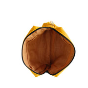 mini pochette en tissu jaune, écoconçue par La machine à récup' marque engagée dans la revalorisation des tissus avec la participation d'ateliers de couture solidaires