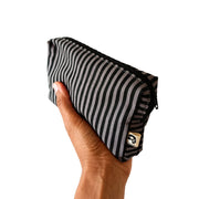 mini pochette en tissu de la marque écoresponsable La Machine à récup' qui revalorise des tissus avec la participation d'ateliers de couture solidaires en Sarthe