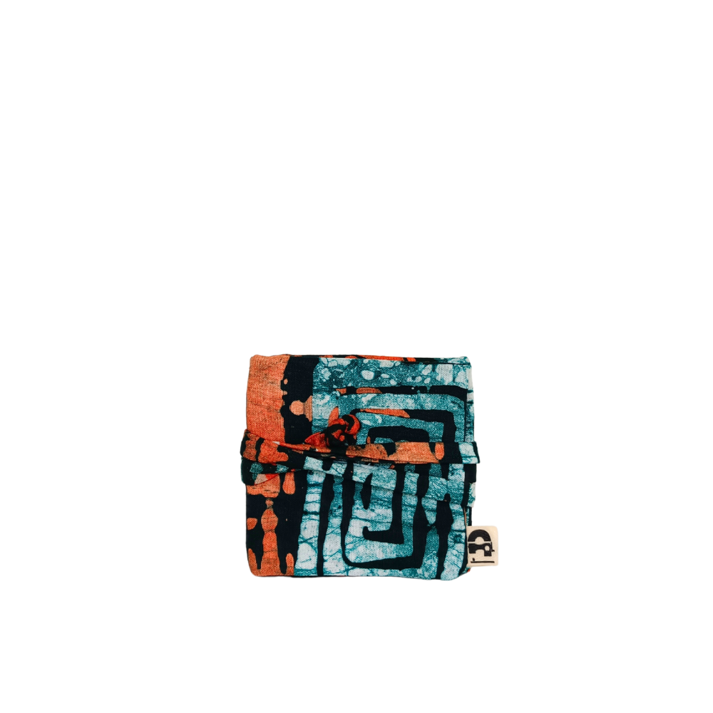 Le mini rangement pour les bijoux de la Machine à récup' est un accessoire conçu avec des tissus issus du réemploi et cousu avec la participation d'ateliers de couture solidaires en Sarthe