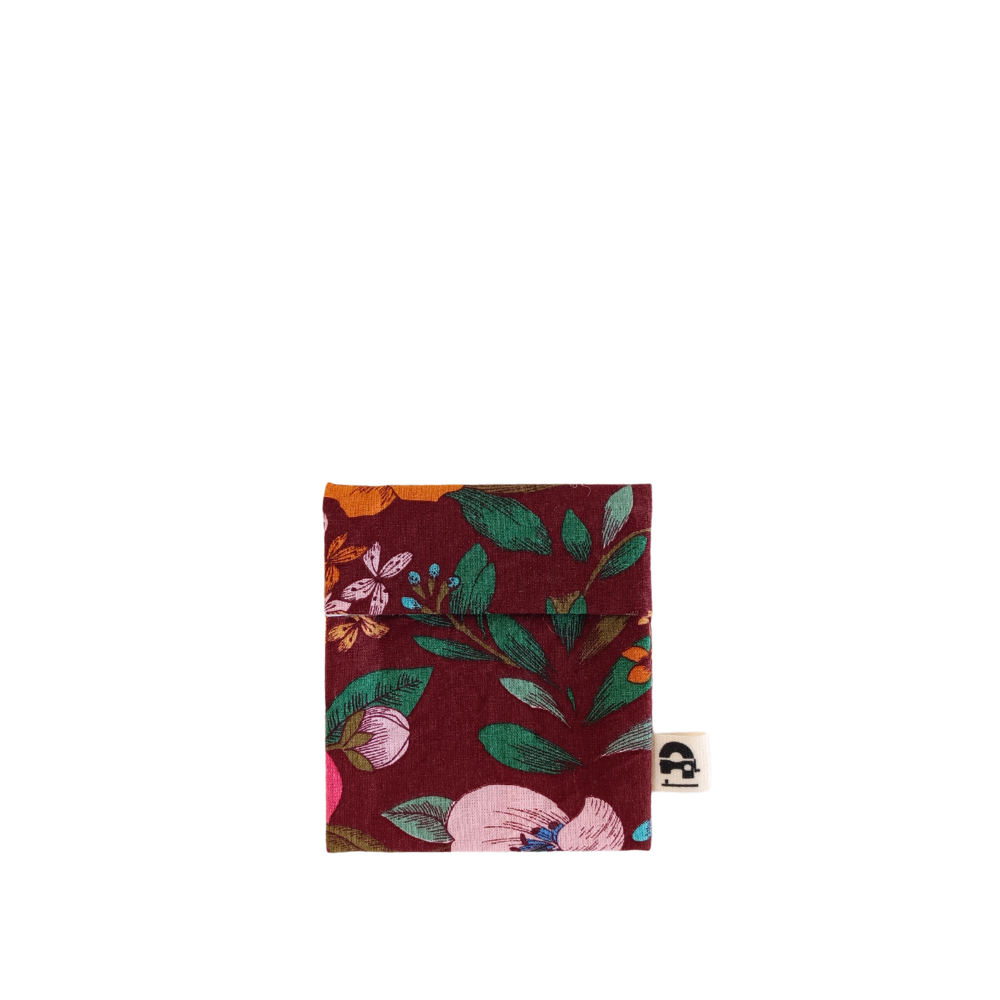 Le petit pochon de la Machine à récup' est un accessoire conçu avec des tissus issus du réemploi et cousu avec la participation d'ateliers de couture solidaires en Sarthe