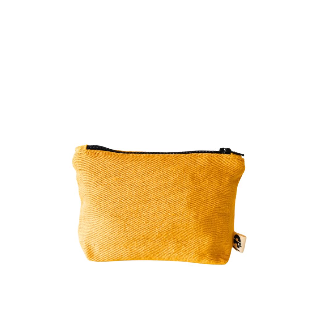 petit porte monnaie de La Machine à récup', marque d'upcycling qui revalorise des tissus de 2nde main avec la participation d'ateliers de couture solidaires