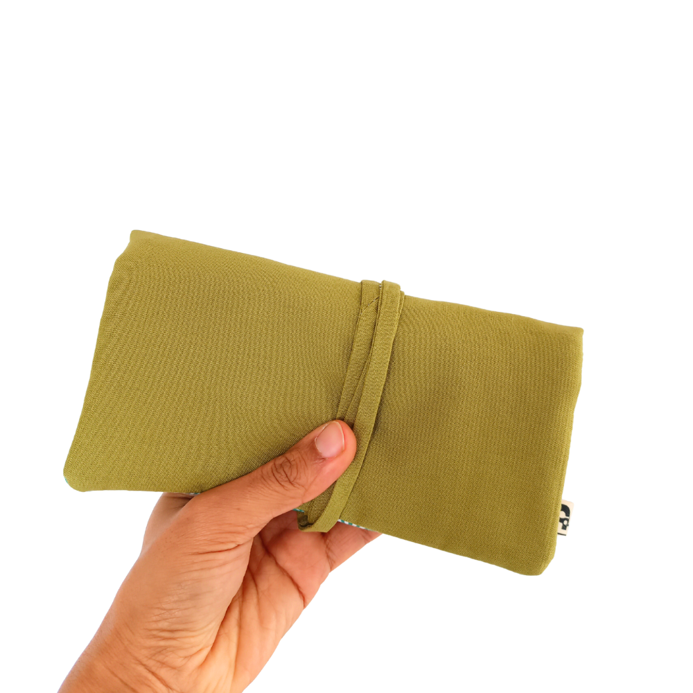 Le rangement pour les bijoux de la Machine à récup' est un accessoire conçu avec des tissus issus du réemploi et cousu avec la participation d'ateliers de couture solidaires en Sarthe