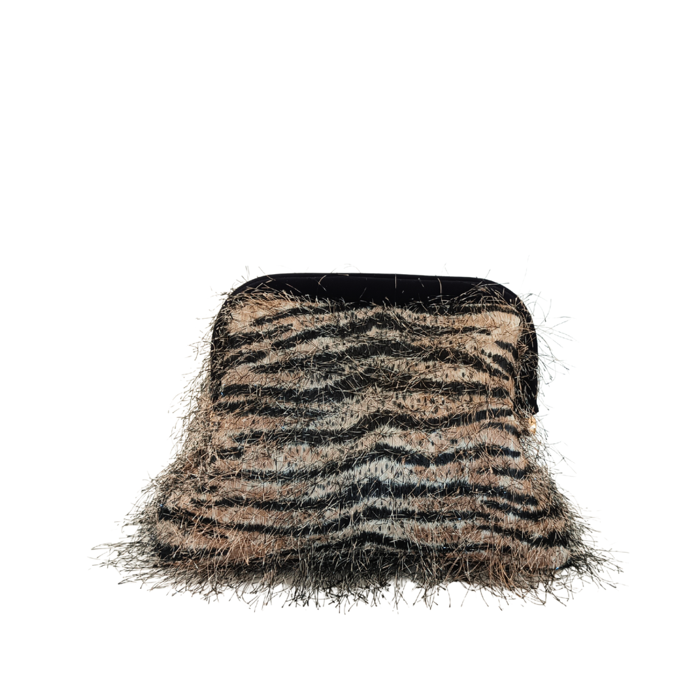 Petit sac à main de la marque écoresponsable La Machine à récup qui revalorise des tissus avec la participation d'ateliers solidaires.