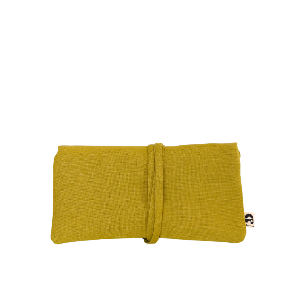 La pochette à bijoux écoresponsable de la Machine à récup' est un accessoire conçu avec des tissus issus du réemploi et cousu avec la participation d'ateliers de couture solidaires en Sarthe