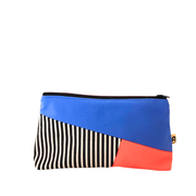 La pochette mode éthique de la Machine à récup, est un accessoire conçu avec des tissus revalorisés et la participation d'ateliers de couture en ESAT et en chantier d'insertion.