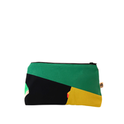 La pochette à fermeture éclair de la Machine à récup, est un accessoire conçu avec des tissus revalorisés et la participation d'ateliers de couture en ESAT et en chantier d'insertion.