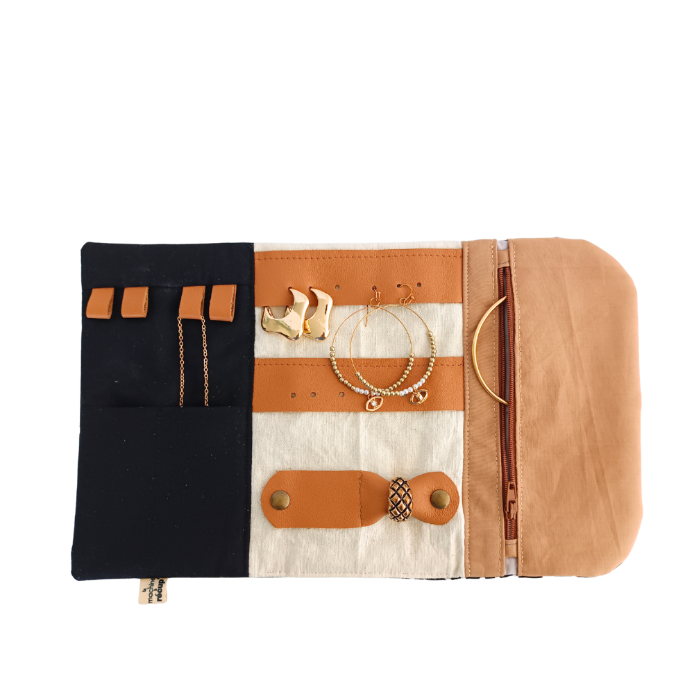 Pochette à bijoux en tissu upcyclé de la marque écoresponsable La Machine à récup qui revalorise des tissus avec la participation d'ateliers solidaires.