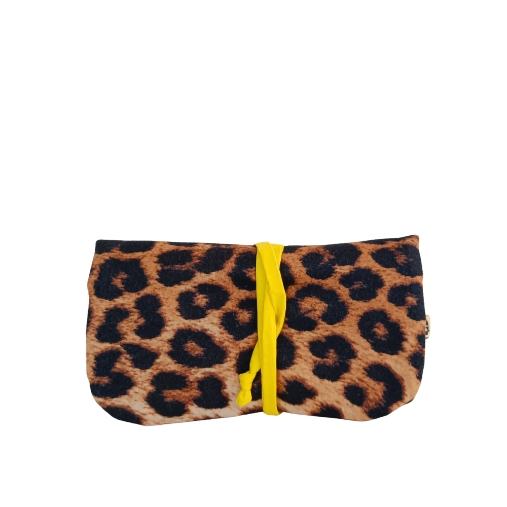 Pochette à bijoux  version upcycling de la marque écoresponsable La Machine à récup qui revalorise des tissus avec la participation d'ateliers solidaires.
