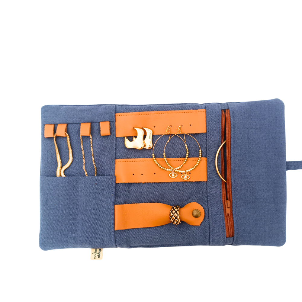 pochette pour bijoux voyage de La Machine à récup', marque d'upcycling qui revalorise des tissus de 2nde main avec la participation d'ateliers de couture solidaires