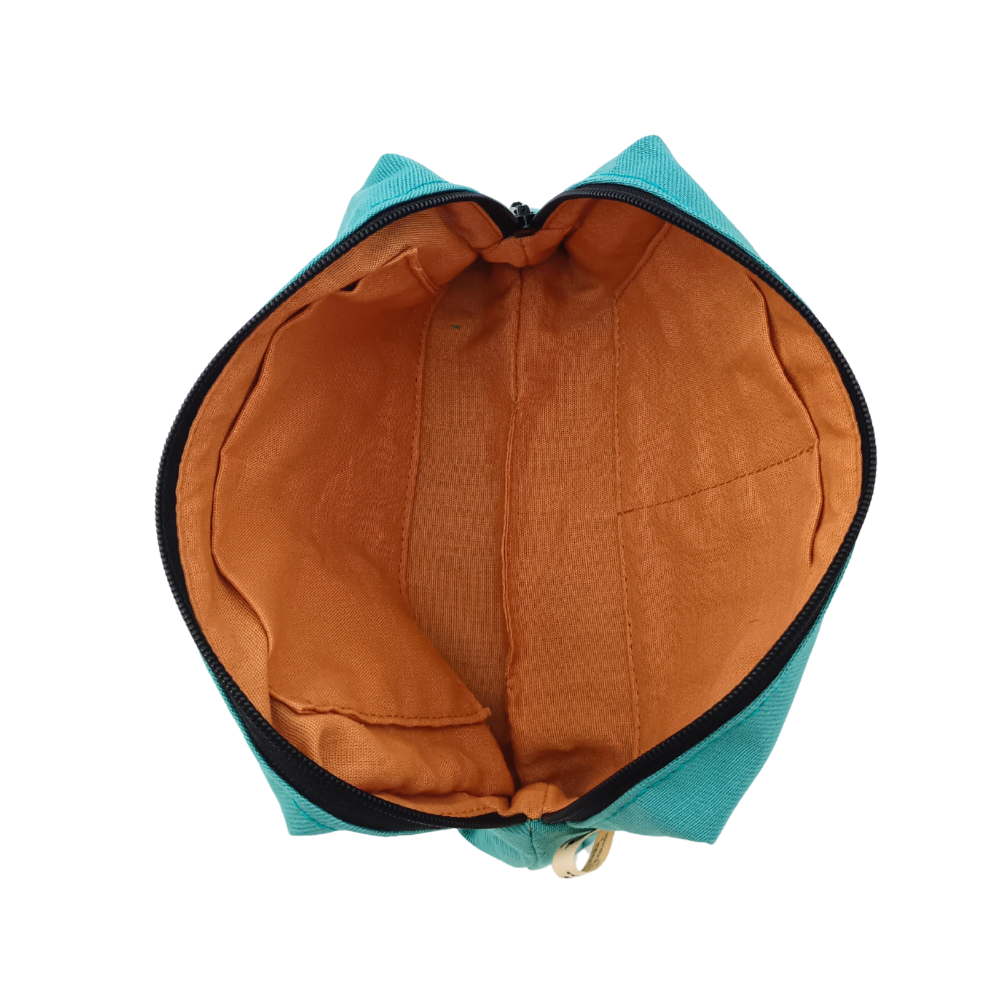 porte cartes zippé de La Machine à récup', marque d'upcycling qui revalorise des tissus de 2nde main avec la participation d'ateliers de couture solidaires