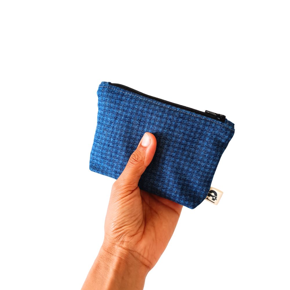 porte monnaie pour femme de La Machine à récup', marque d'upcycling qui revalorise des tissus de 2nde main avec la participation d'ateliers de couture solidaires