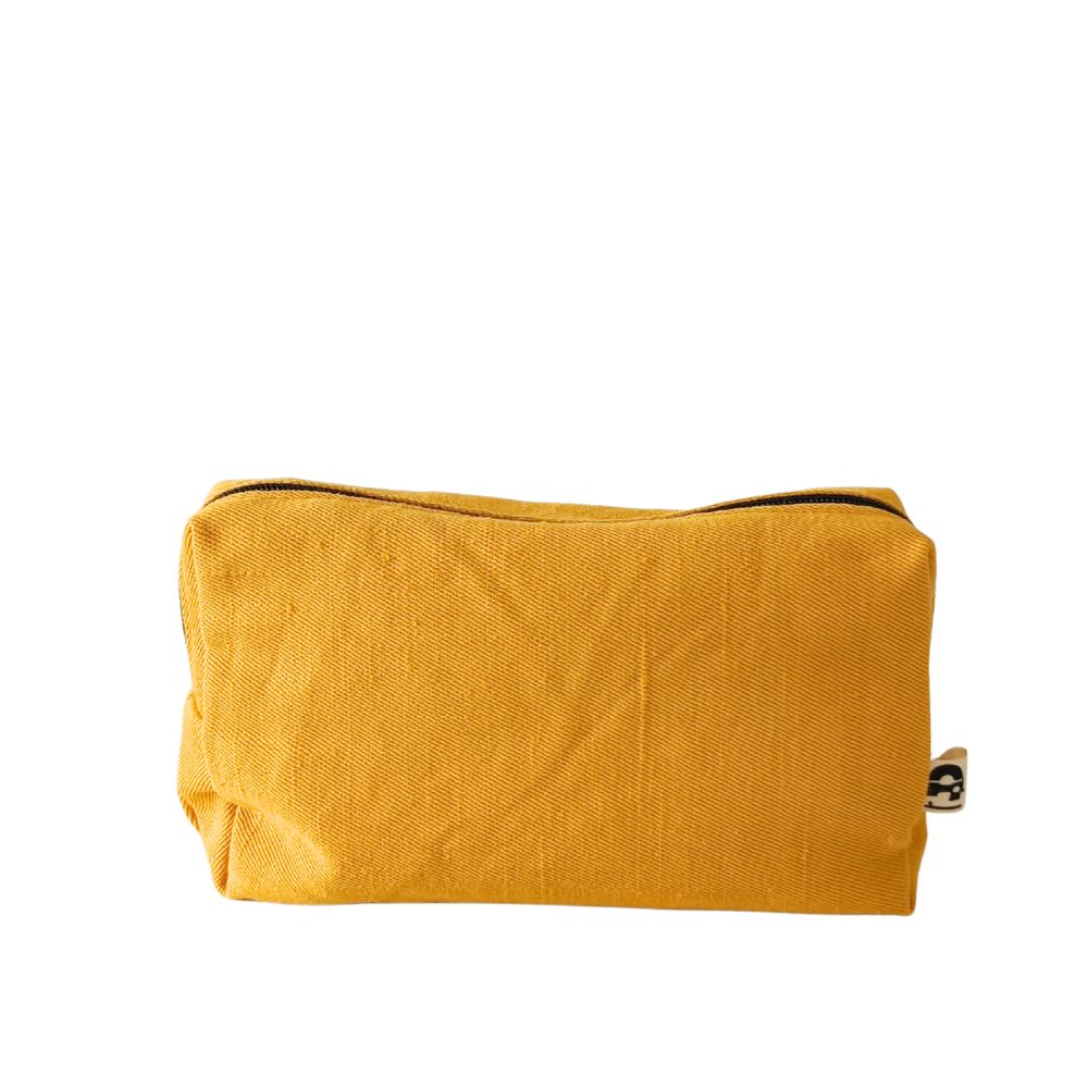 Portefeuille de couleur jaune, écoconçu par La machine à récup' marque engagée dans la revalorisation des tissus avec la participation d'ateliers de couture solidaires