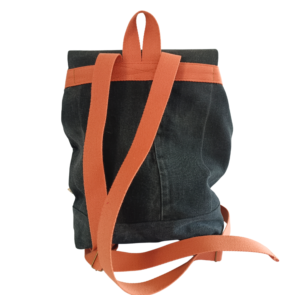 sac à dos recyclé de la Machine à récup' marque française engagée pour réduire l'empreinte écologique de la mode et pour une mode plus solidaire