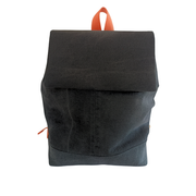 sac à dos en tissu de la Machine à récup' marque française engagée pour réduire l'empreinte écologique de la mode et pour une mode plus solidaire