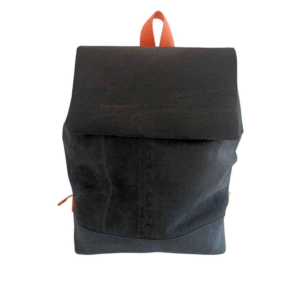 sac à dos en tissu de la Machine à récup' marque française engagée pour réduire l'empreinte écologique de la mode et pour une mode plus solidaire