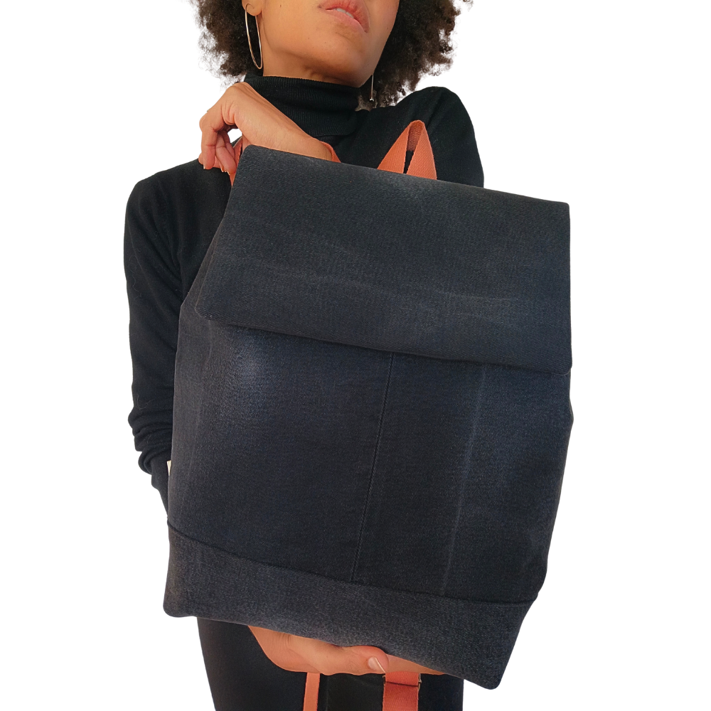 sac à dos urbain pour femme éthique et écoresponsable  de la Machine à récup' marque française engagée pour réduire l'empreinte écologique de la mode et pour une mode plus solidaire