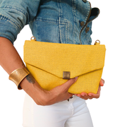 Le sac à main artisanal et éthique de la Machine à récup' est un accessoire écoresponsable et éthique, taillé dans des tissus issus du réemploi  et cousu avec la participation d'ateliers de couture solidaires.