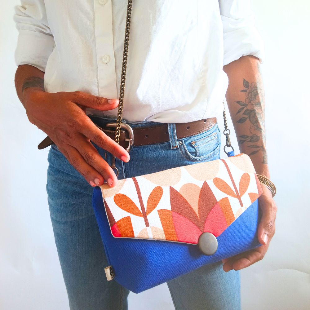 sac à main chaîne de La Machine à récup', marque d'upcycling qui revalorise des tissus de 2nde main avec la participation d'ateliers de couture solidaires