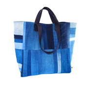 sac cabas en jean de la marque écoresponsable La Machine à récup qui revalorise des tissus avec la participation d'ateliers solidaires.