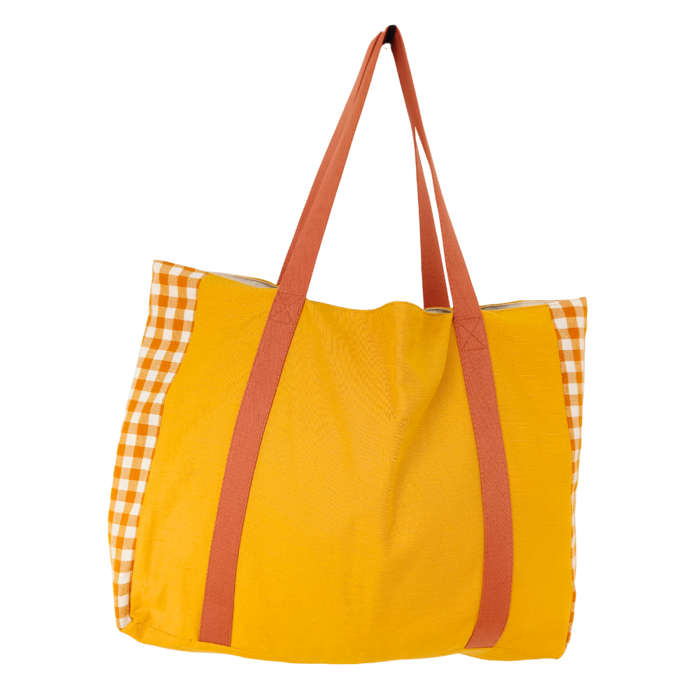 Le sac cabas en tissu pour femme de la Machine à récup' est un accessoire écoresponsable et éthique, taillé dans des tissus issus du réemploi  et cousu avec la participation d'ateliers de couture solidaires.