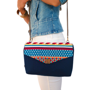 Le sac minimaliste de la Machine à récup' est un accessoire écoresponsable et éthique, taillé dans des tissus issus du réemploi  et cousu avec la participation d'ateliers de couture solidaires.