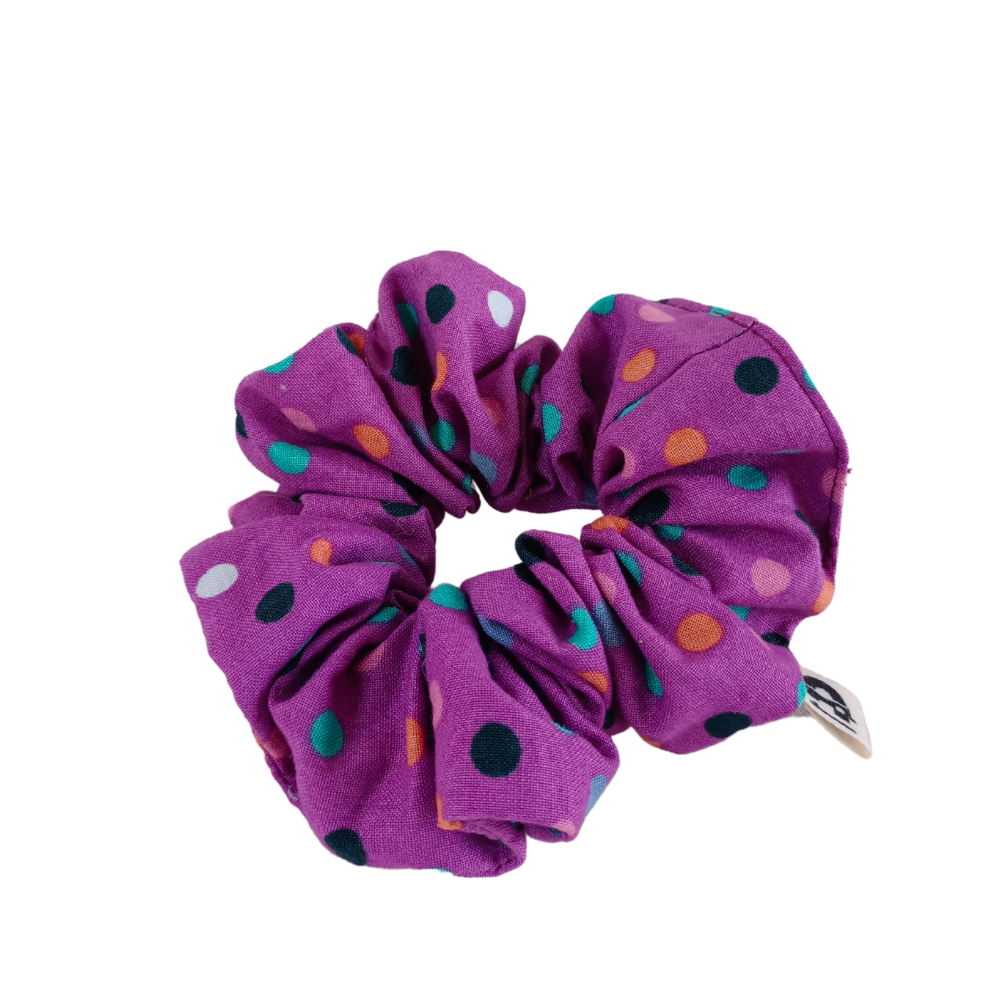 Scrunchie chouchou écoresponsable et éthique de la Machine à récup' marque française engagée pour réduire l'empreinte écologique de la mode et pour une mode plus solidaire