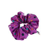 Scrunchie chouchou écoresponsable et éthique de la Machine à récup' marque française engagée pour réduire l'empreinte écologique de la mode et pour une mode plus solidaire