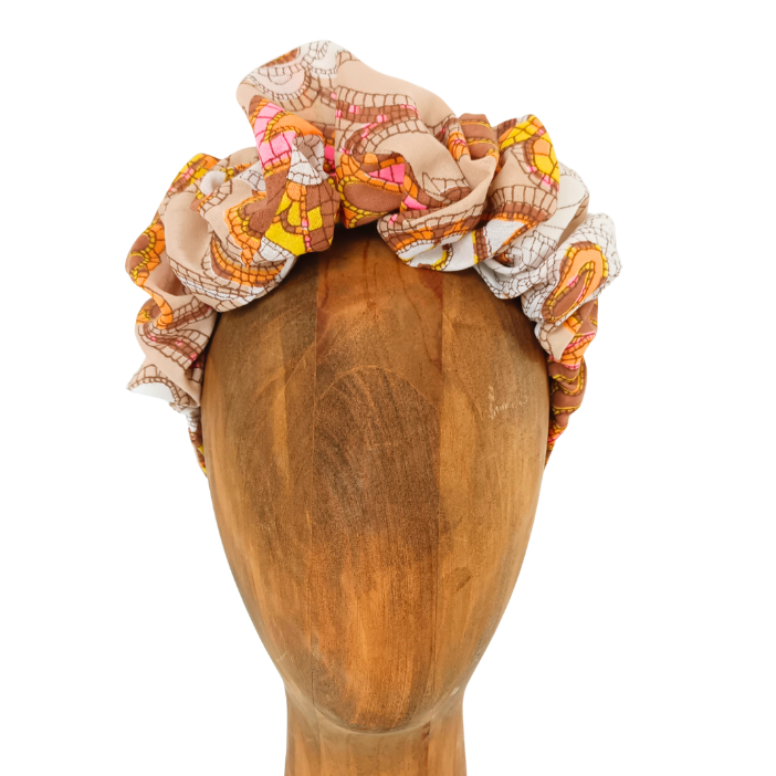 Serre tête original pour femme de la marque écoresponsable La Machine à récup qui revalorise des tissus avec la participation d'ateliers solidaires.