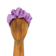 Serre tête tissu parme de la marque écoresponsable La Machine à récup qui revalorise des tissus avec la participation d'ateliers solidaires.